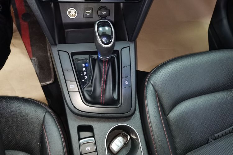 现代 领动 2019款 1.4T 双离合炫动·活力型中控内饰18