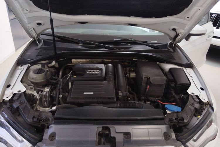 奥迪A3 2015款 Limousine 35 TFSI 百万纪念舒享型机舱底盘24