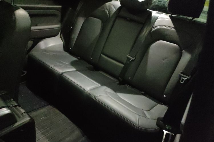 路虎卫士 2024款 90 2.0T P300 S中控内饰21