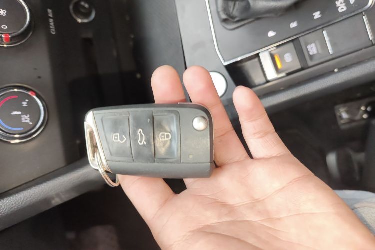 大众 途观L 2022款 330TSI 自动两驱舒享版中控内饰7001