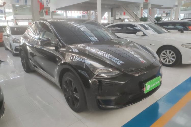 特斯拉 Model Y 2022款 改款 长续航全轮驱动版车身外观3
