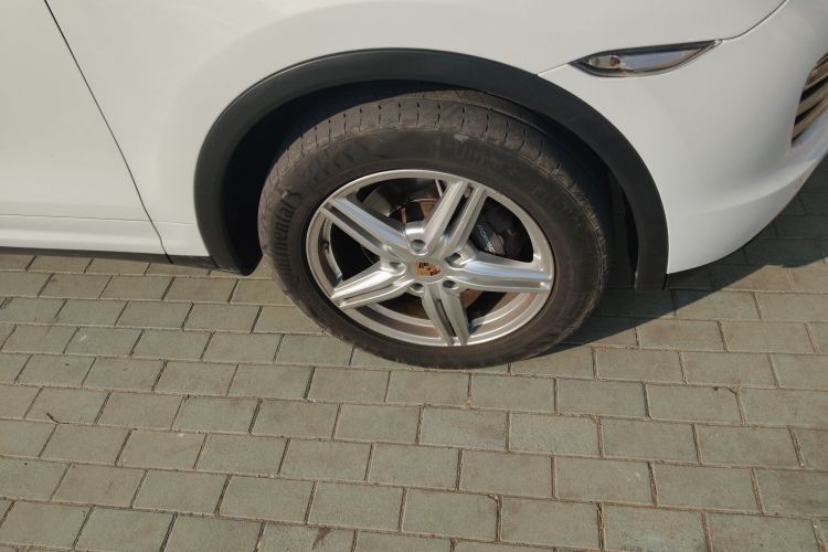 保时捷 2014款 Cayenne Platinum Edition 3.0T车身外观10