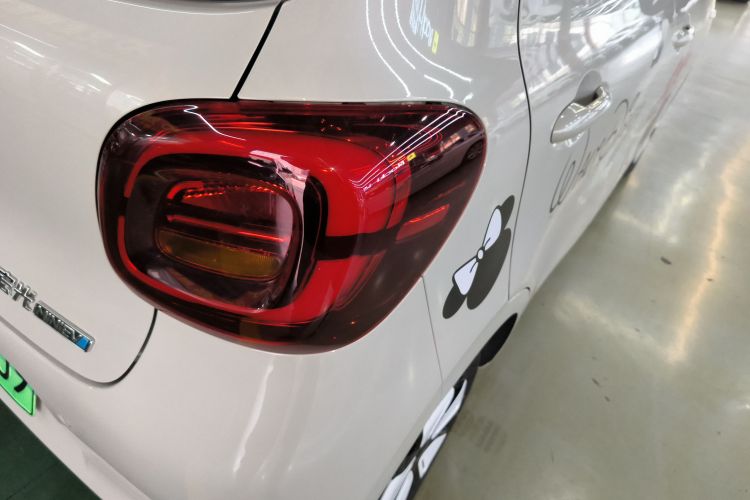 五菱汽车 宏光MINIEV 2025款 四门版 进阶款车身外观9