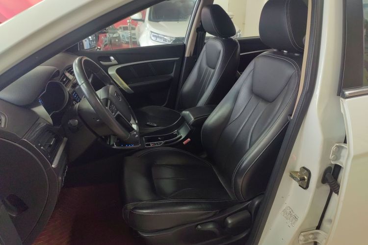 吉利汽车 帝豪 2017款 三厢百万款 1.5L CVT向上版中控内饰19