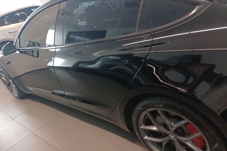 特斯拉 Model 3 2021款 Performance高性能全轮驱动版车身外观4