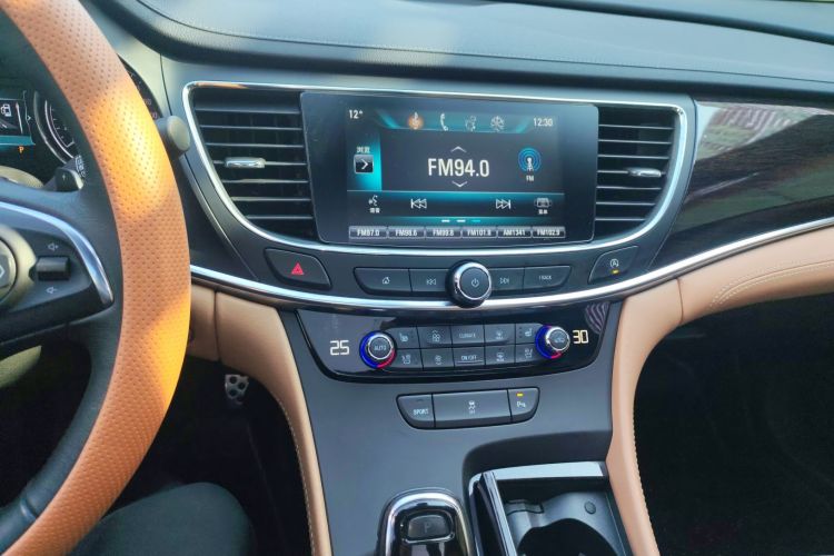 别克 君越 2016款 20T 精英型中控内饰16