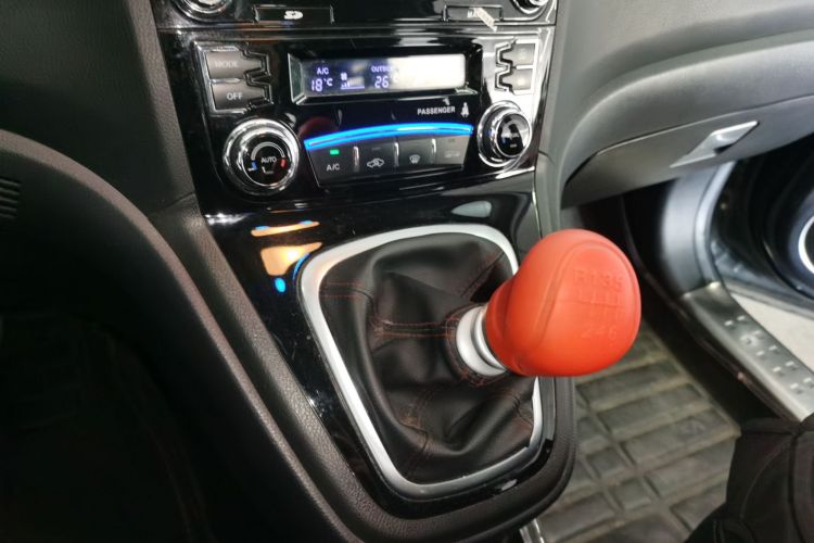 哈弗H6 2015款 升级版 1.5T 手动两驱精英型局部细节18