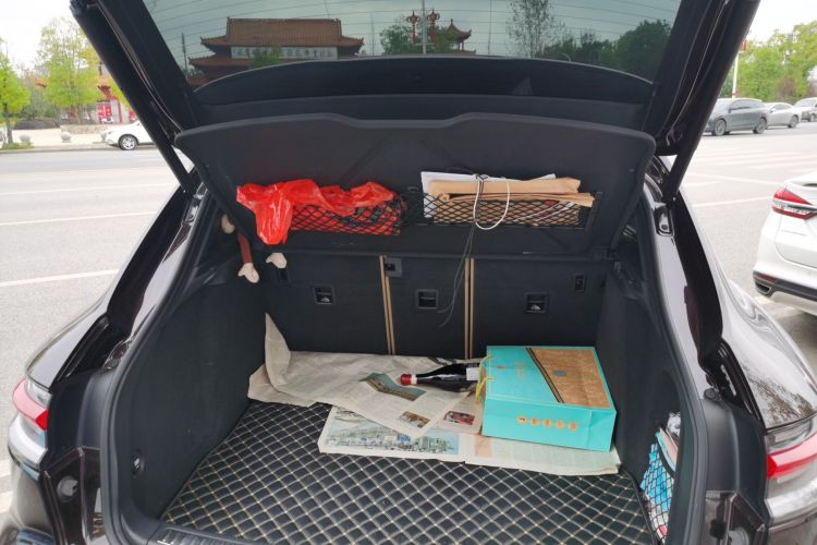 保时捷 2018款 Macan 2.0T机舱底盘23