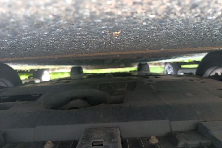 丰田 雷凌双擎E+ 2019款 1.8PH GS E-CVT精英天窗版局部细节9008