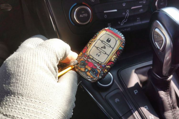 福特 福克斯 2017款 三厢 EcoBoost 180 自动精英型中控内饰11