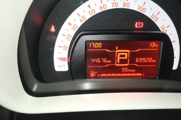 smart fortwo 2018款 1.0L 52千瓦硬顶灵动版 国V中控内饰15