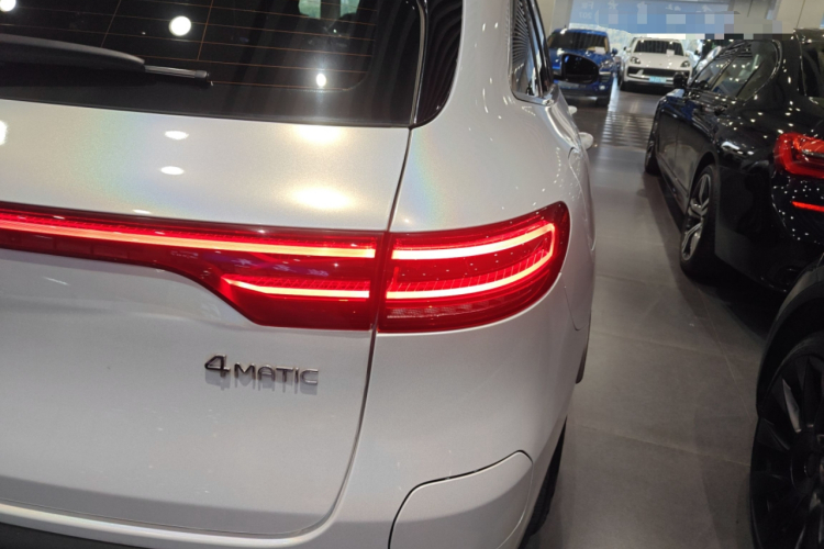 奔驰EQC 2022款 改款 EQC 350 4MATIC车身外观6006