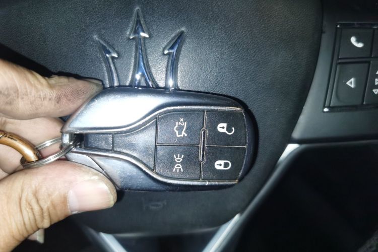 玛莎拉蒂 Ghibli 2014款 3.0T 标准版中控内饰11