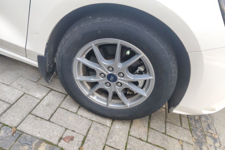 福特 福克斯 2021款 两厢 EcoBoost 180 自动锋潮型车身外观10