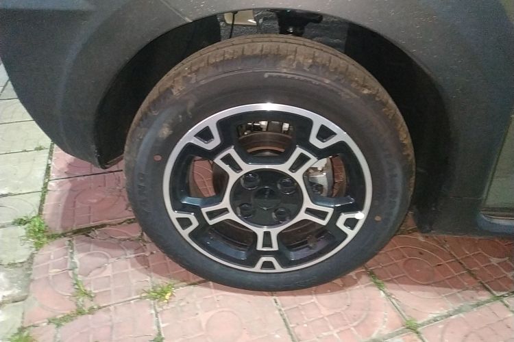 吉利银河 2025款 210km 熊猫骑士车身外观6007