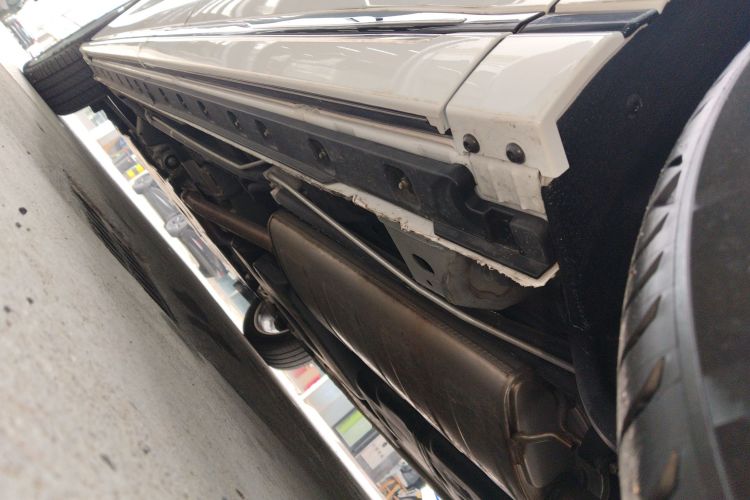 红旗HQ9 2023款 2.0T 智联旗享版局部细节9002