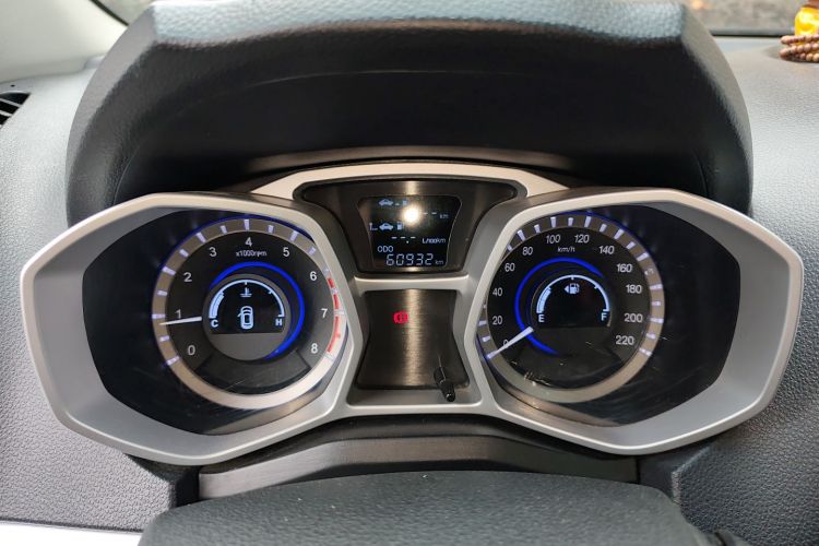 江汽集团 瑞风S3 2016款 1.5L 手动豪华智能型中控内饰14