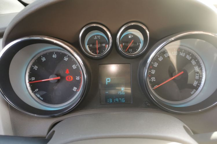 别克 英朗 2013款 GT 1.6L 自动时尚版中控内饰14