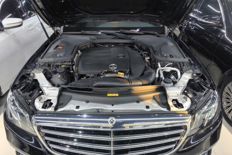 奔驰E级 2019款 E 260 L 运动型机舱底盘24