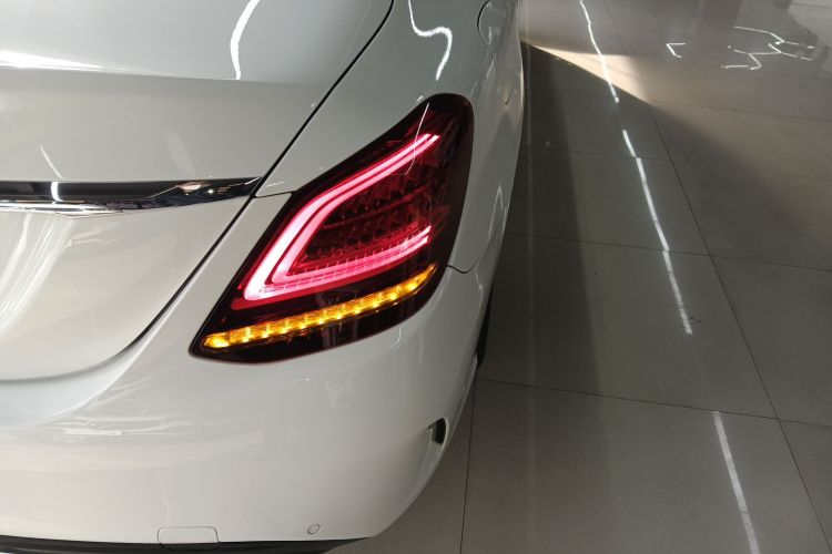 奔驰C级 2020款 改款 C 200 L 时尚型运动版车身外观9