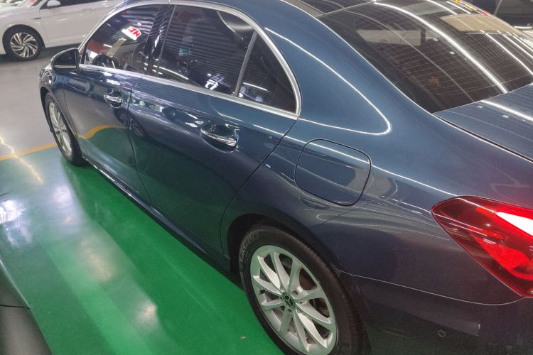 奔驰A级 2019款 A 200 L 运动轿车车身外观4