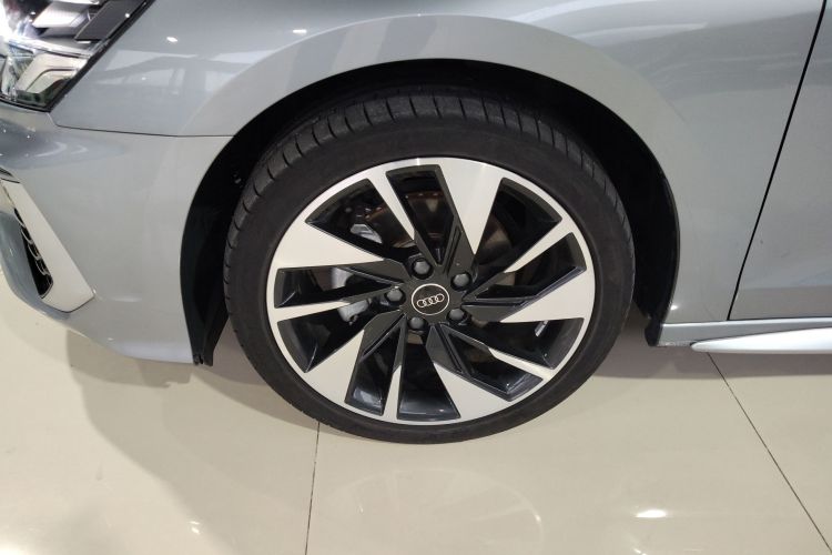 奥迪A3 2024款 A3L Limousine 35 TFSI 时尚运动型车身外观35