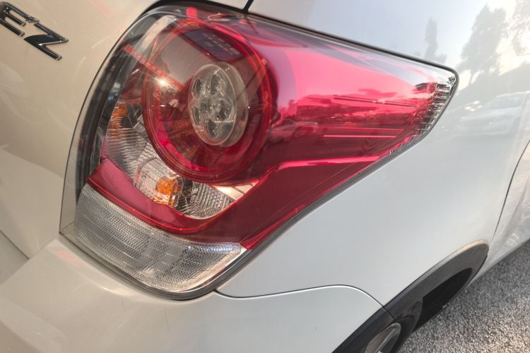 丰田 逸致 2015款 180E CVT跨界版车身外观6001