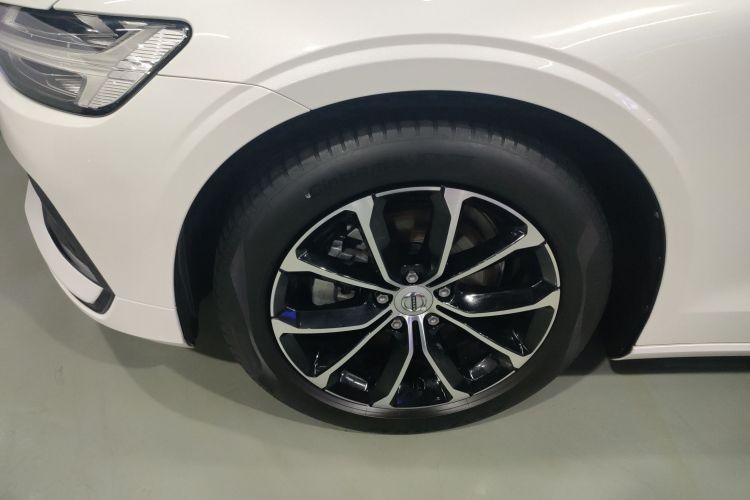 沃尔沃S60 2022款 B4 智逸豪华版车身外观6003