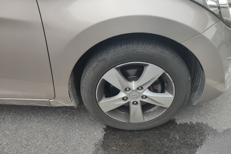 现代 朗动 2013款 1.6L 自动尊贵型车身外观6002