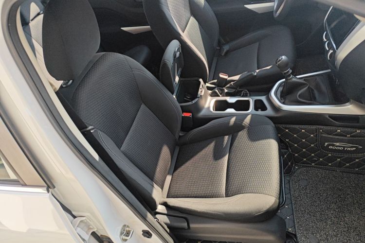 日产 纳瓦拉 2021款 2.5L 改款 手动两驱舒适型QR25局部细节41