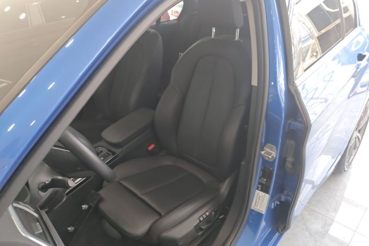 宝马1系 2018款 改款 118i 运动型中控内饰19