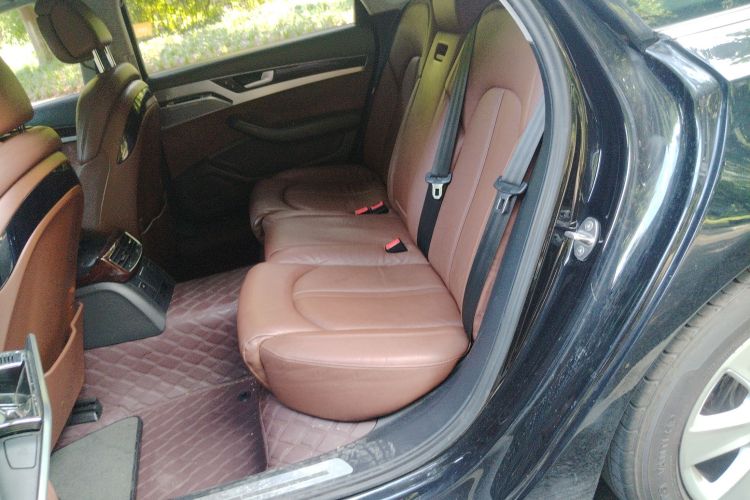 奥迪A8 2013款 A8L 30 FSI 舒适型中控内饰21