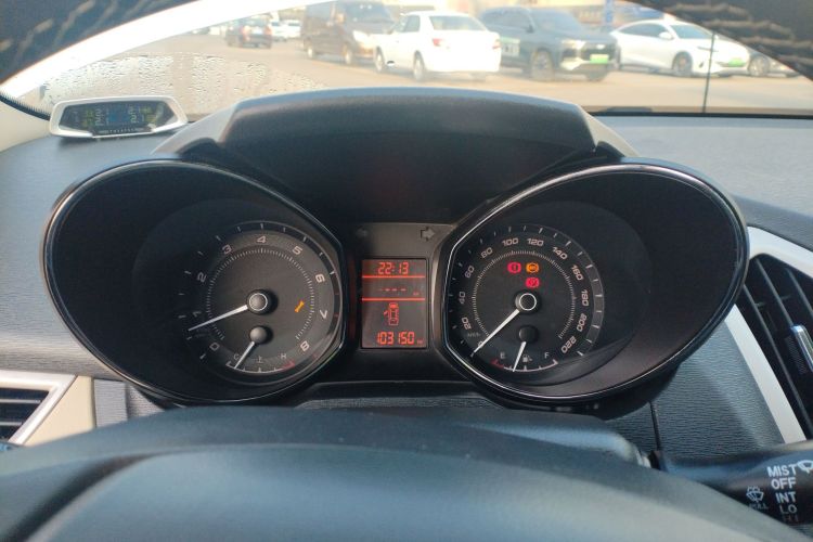 奇瑞 艾瑞泽7 2015款 1.6L 手动致尚版中控内饰14