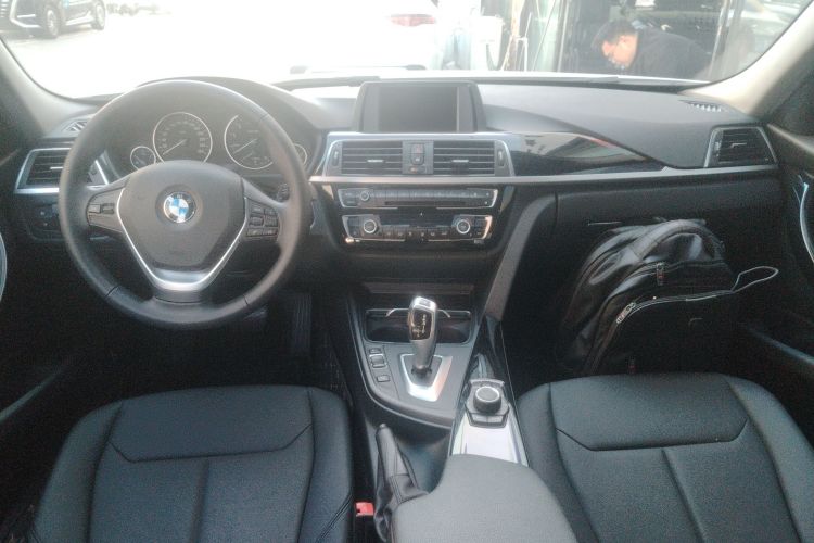 宝马3系 2017款 320Li 时尚型中控内饰7002