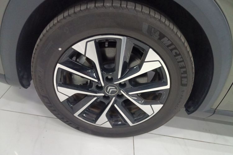 雪铁龙 凡尔赛C5 X 2023款 1.6T 势不凡车身外观6007