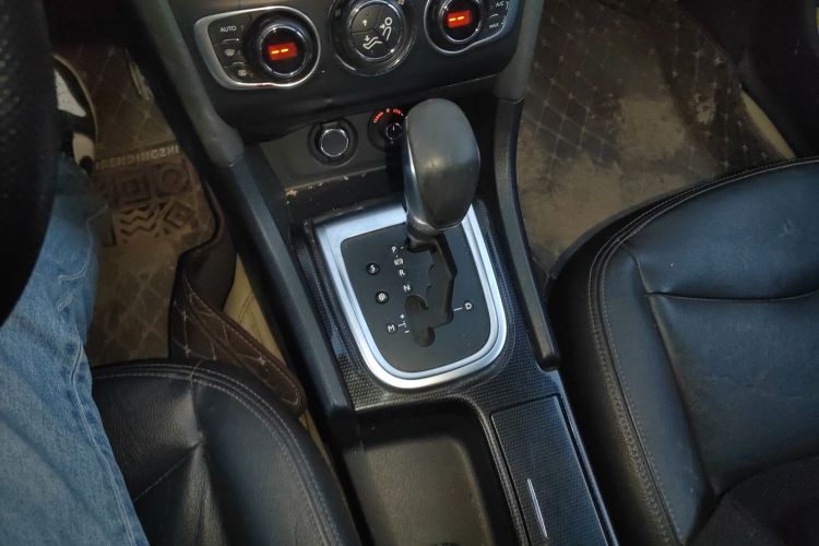 雪铁龙C4L 2013款 1.6THP 自动劲智版中控内饰18