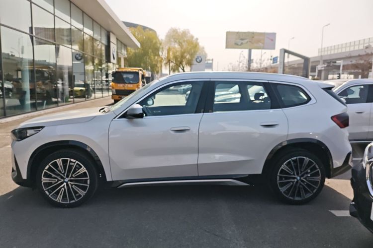 宝马X1 2023款 xDrive25Li X设计套装车身外观6003