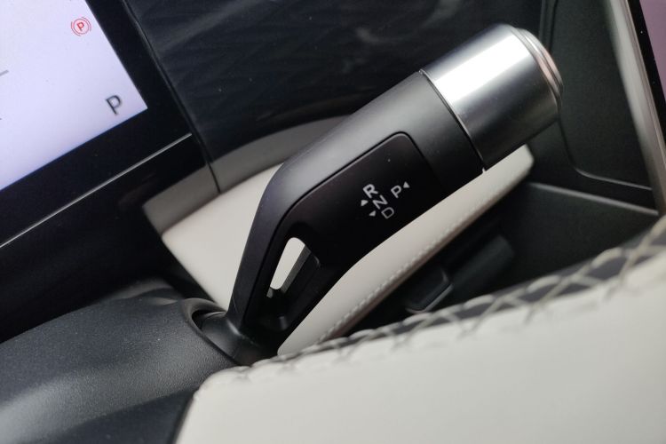 吉利银河 银河L7 2024款 1.5T 115km PLUS  龙腾版中控内饰18