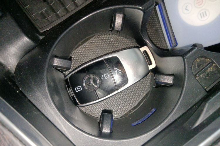 奔驰E级 2017款 E 200 运动型 4MATIC中控内饰11