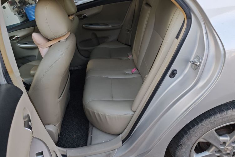 丰田 卡罗拉 2012款 炫装版 1.8L CVT GL-i中控内饰7004