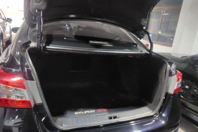 日产 轩逸 2014款 1.6XV CVT尊享版机舱底盘23