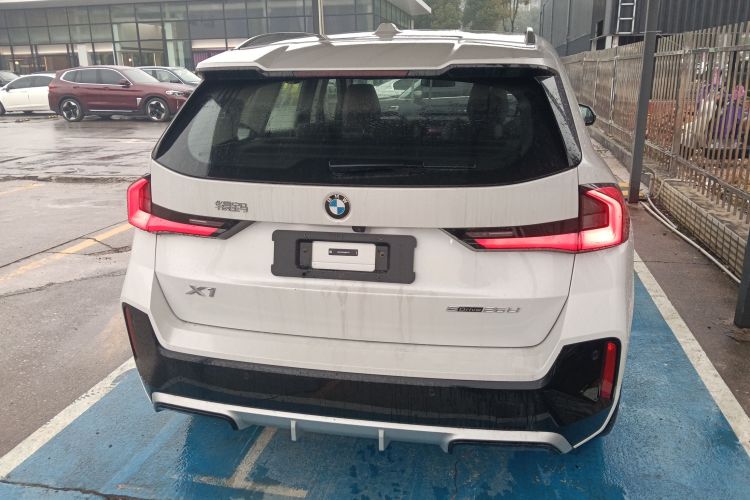 宝马X1 2023款 sDrive25Li M运动套装车身外观6