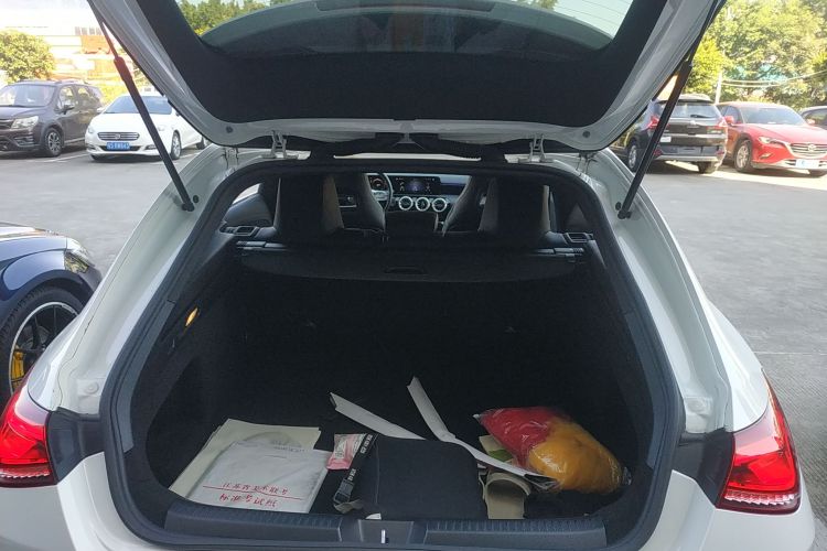 奔驰CLA 2022款 改款 CLA 200 猎跑车机舱底盘23