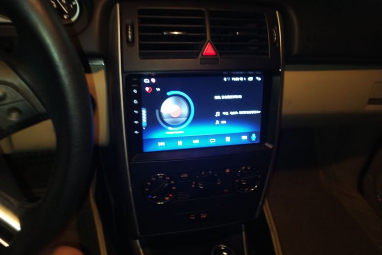 奔驰B级 2009款 B 200 动感型中控内饰16