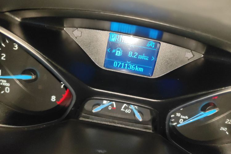 福特 福克斯 2017款 三厢 EcoBoost 125 自动超能风尚型智行版中控内饰15