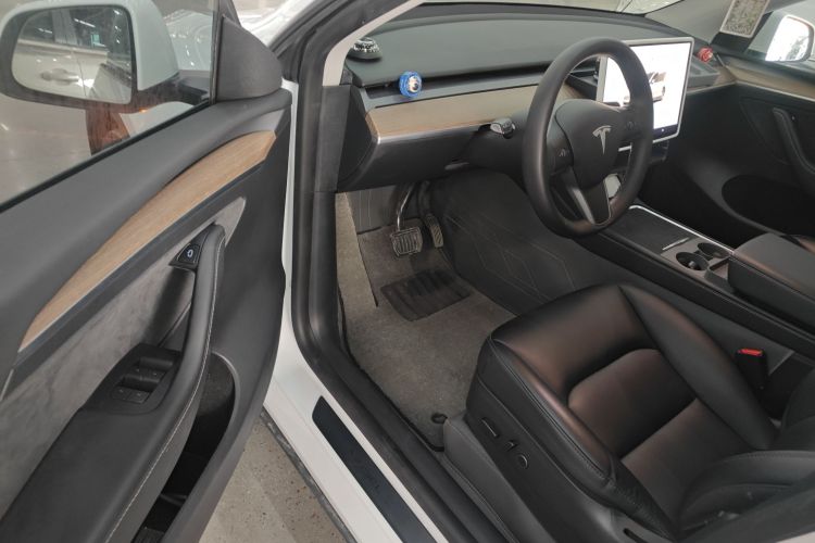 特斯拉 Model Y 2022款 改款 后轮驱动版中控内饰20