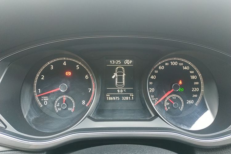 大众 帕萨特 2017款 330TSI DSG尊荣版中控内饰14