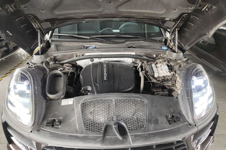 保时捷 2020款 Macan 2.0T机舱底盘24