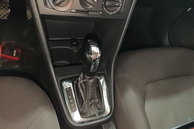 大众 捷达 2013款 1.6L 自动时尚型中控内饰18