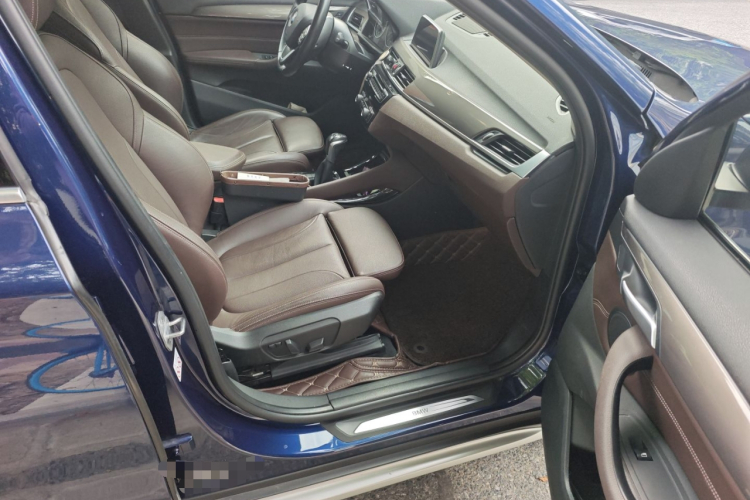 宝马X1 2018款 xDrive20Li 尊享型局部细节9005